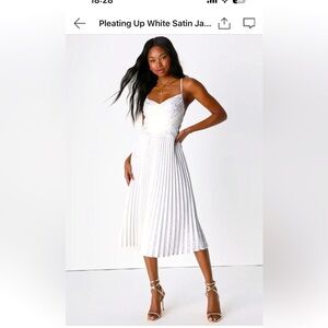 NWT Lulu’s Pleating Up White Satin Jacquard
Pleated Midi Dress